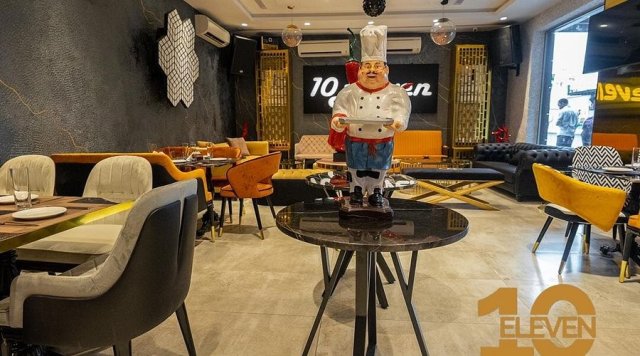 10 Eleven Restaurant &amp; Lounge